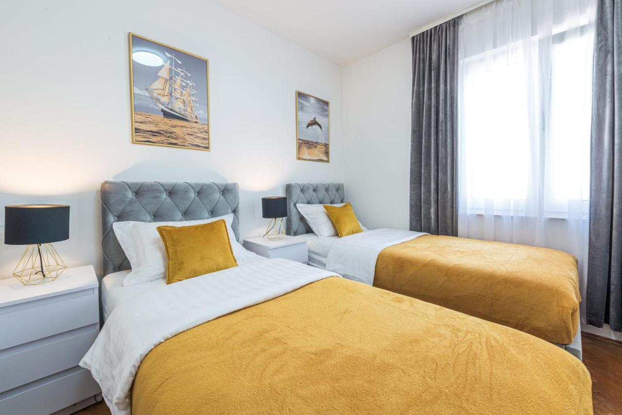 Bluesky Deluxe Apartment Free Parking ドゥブロブニク エクステリア 写真