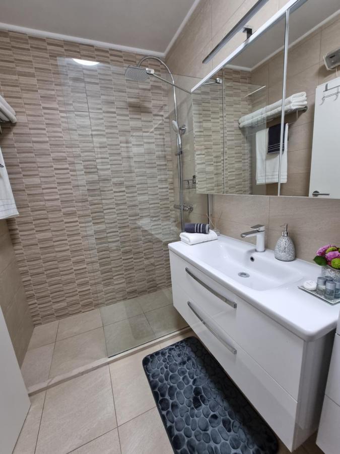 Bluesky Deluxe Apartment Free Parking ドゥブロブニク エクステリア 写真